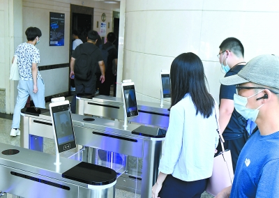 擺閘,三輥閘,速通閘,旋轉(zhuǎn)閘,平移閘,一字閘,人臉識別，