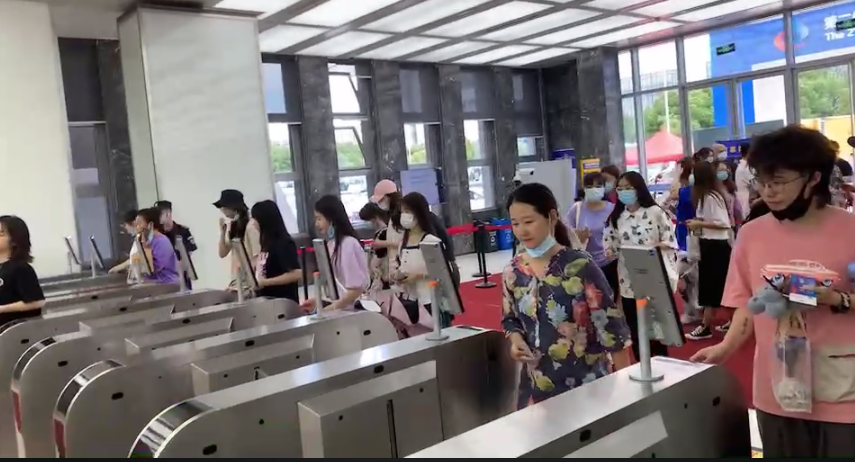 擺閘,三輥閘,速通閘,旋轉(zhuǎn)閘,平移閘,一字閘,人臉識別，