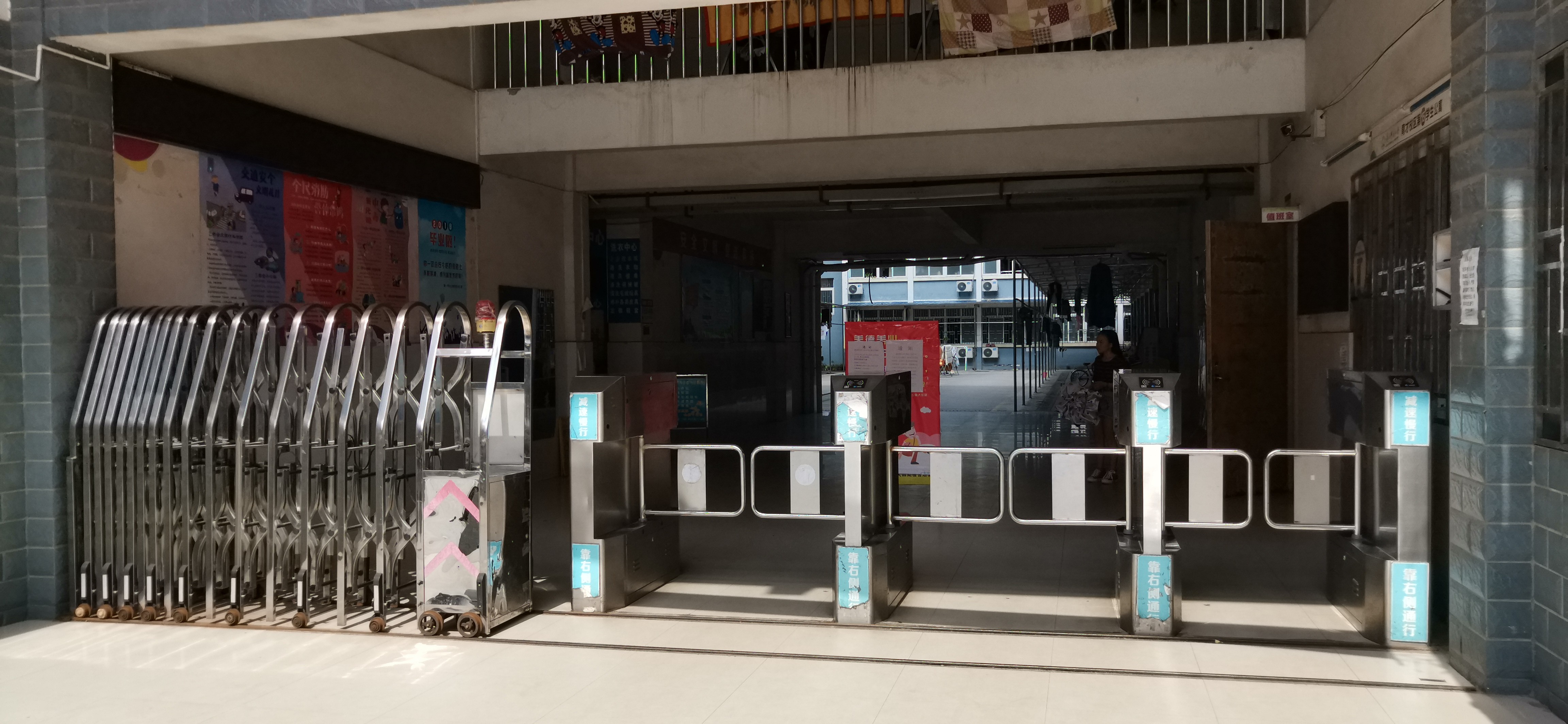 擺閘,三輥閘,速通閘,旋轉(zhuǎn)閘,平移閘,一字閘,人臉識(shí)別，