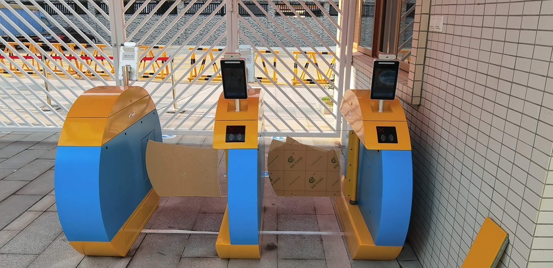 擺閘,三輥閘,速通閘,旋轉(zhuǎn)閘,平移閘,一字閘,人臉識別，