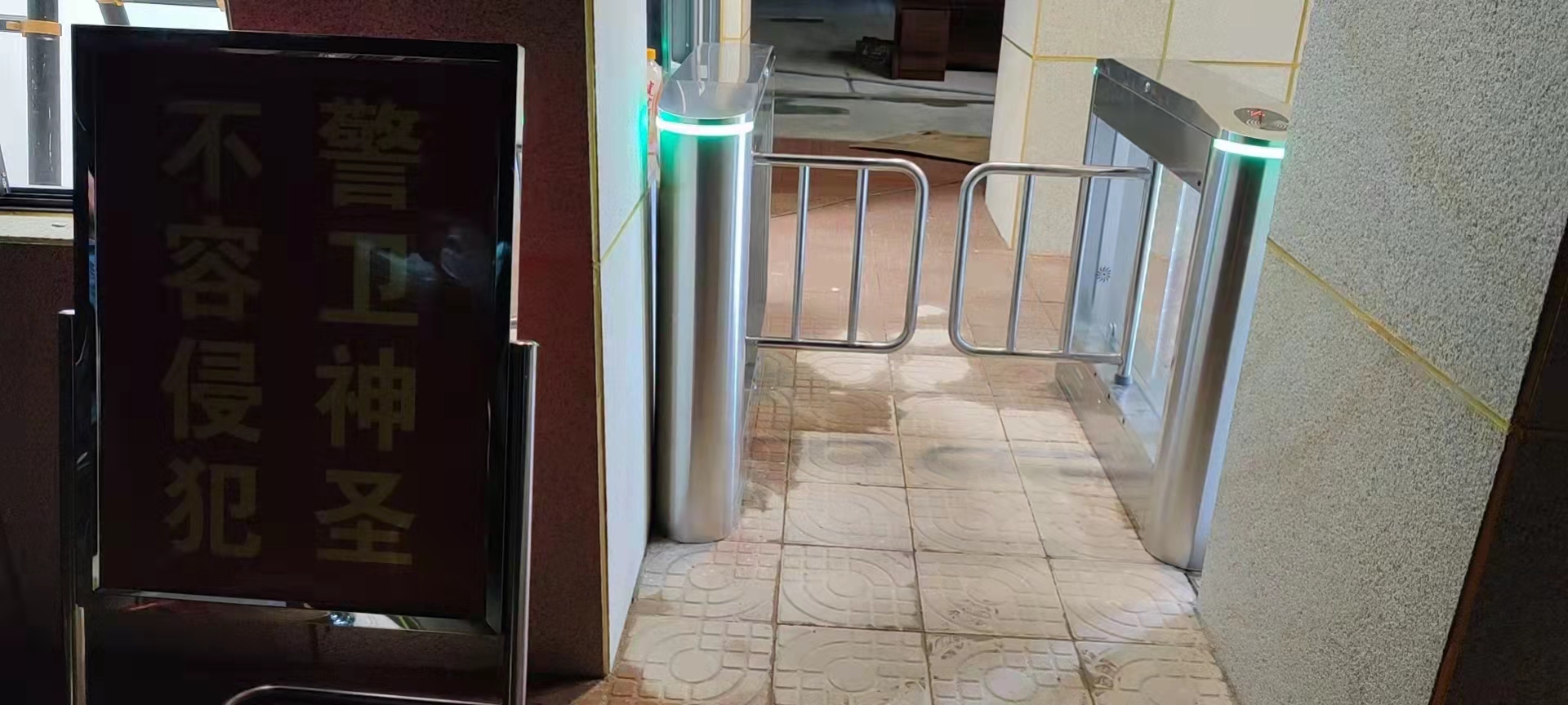 擺閘,三輥閘,速通閘,旋轉(zhuǎn)閘,平移閘,一字閘,人臉識別，