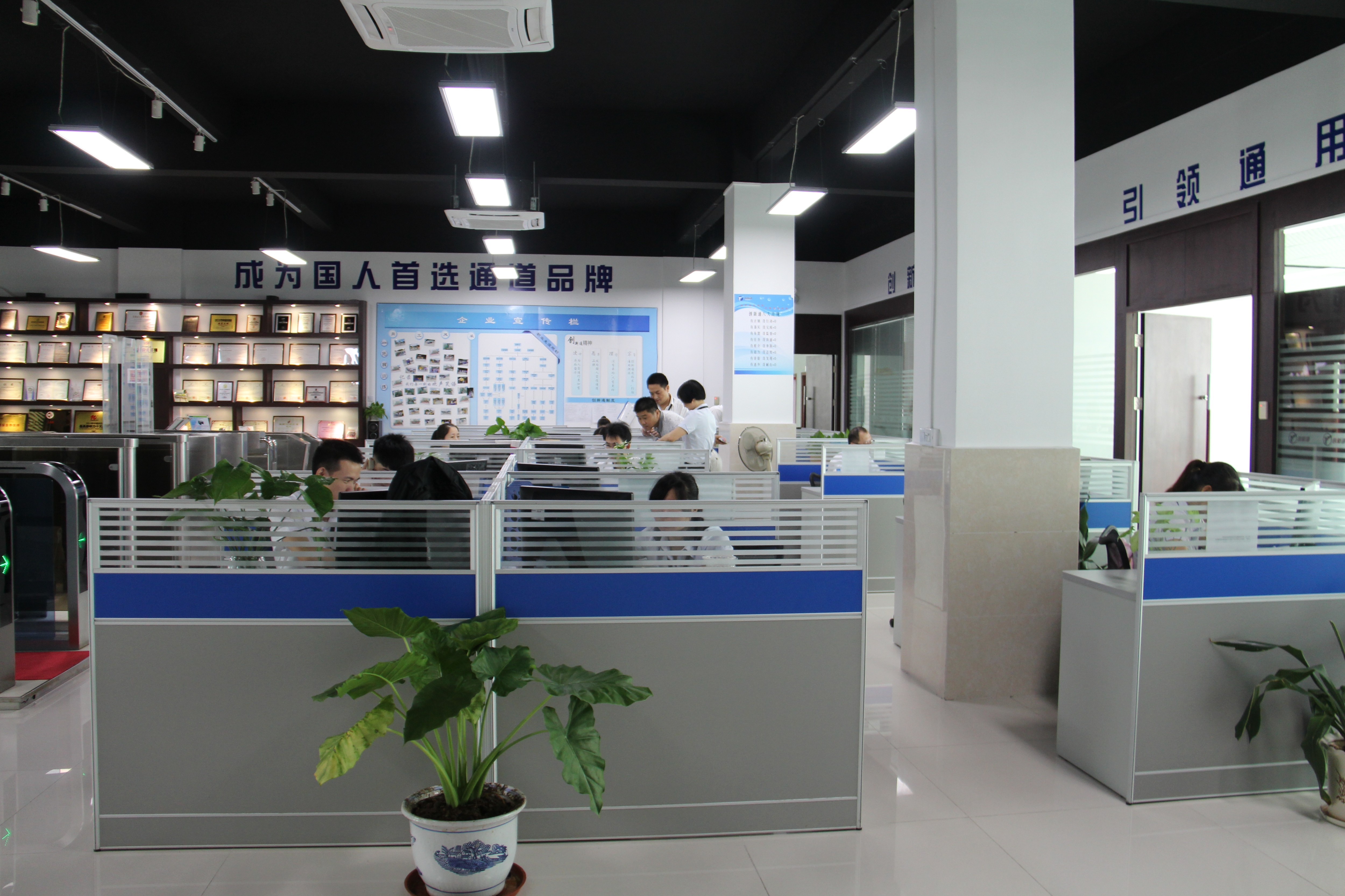 擺閘,三輥閘,速通閘,旋轉(zhuǎn)閘,平移閘,一字閘,人臉識別，