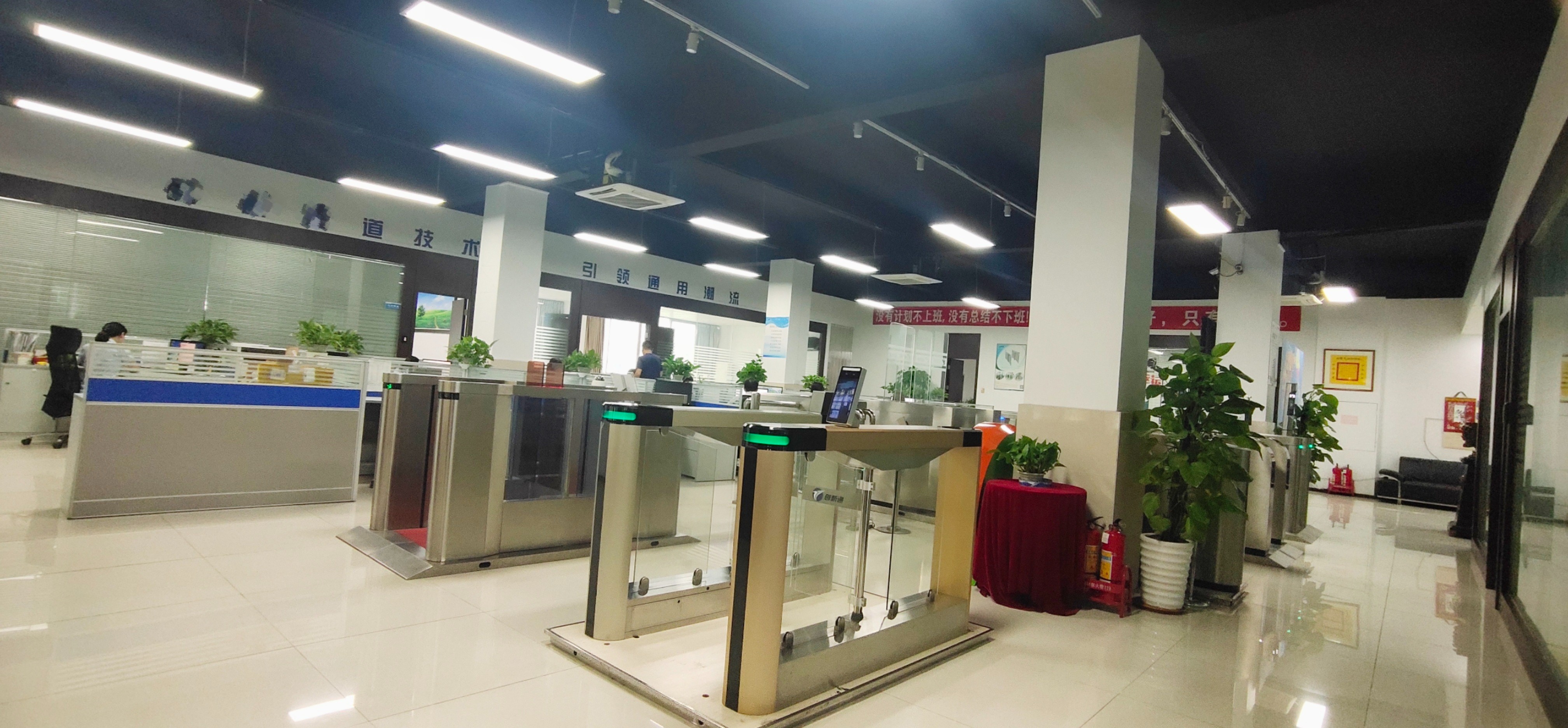 擺閘,三輥閘,速通閘,旋轉(zhuǎn)閘,平移閘,一字閘,人臉識別，