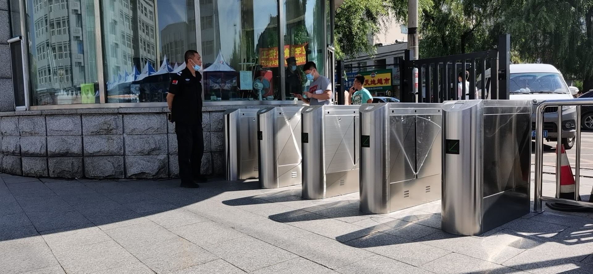 擺閘,三輥閘,速通閘,旋轉(zhuǎn)閘,平移閘,一字閘,人臉識(shí)別，