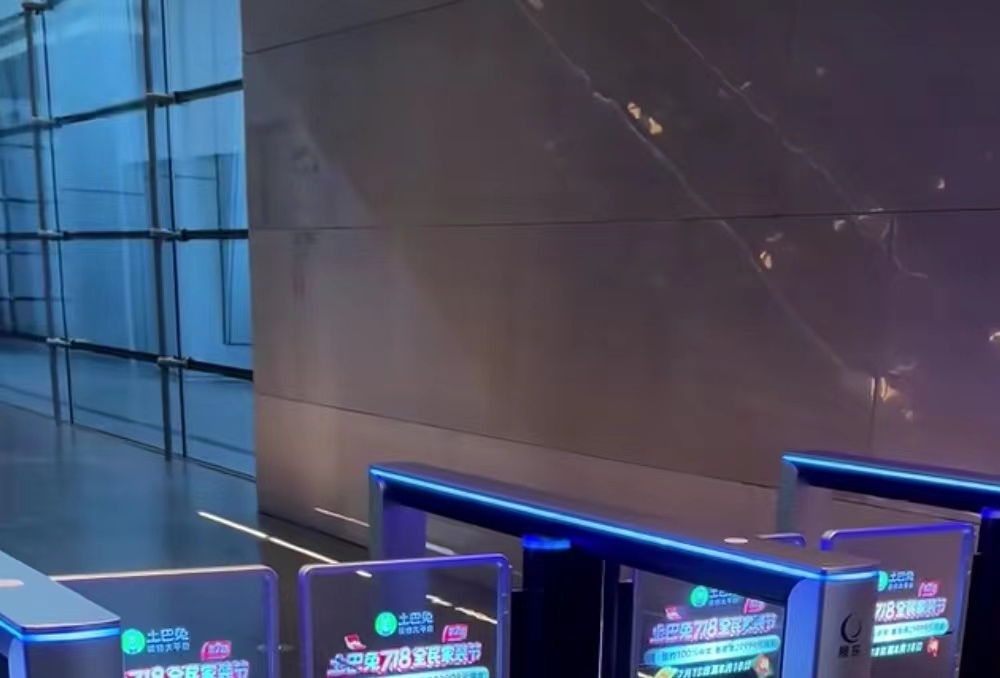 擺閘,三輥閘,速通閘,旋轉(zhuǎn)閘,平移閘,一字閘,人臉識別，