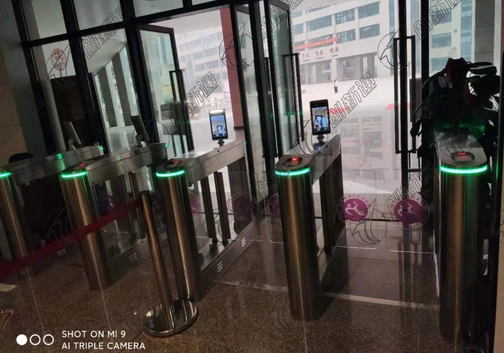 湖南外國語學(xué)校精英135擺閘——?jiǎng)?chuàng)新通精英閘機(jī)案例