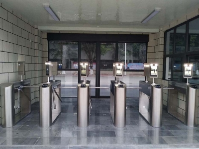 廣州市白云電氣集團(tuán)有限公司三輥閘案例